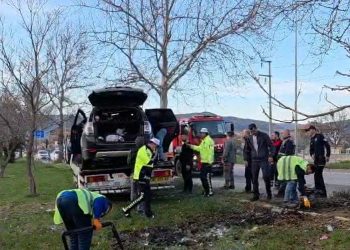 Turhal’da cip ağaca çarpıp alev aldı: 1 ölü, 2 yaralı