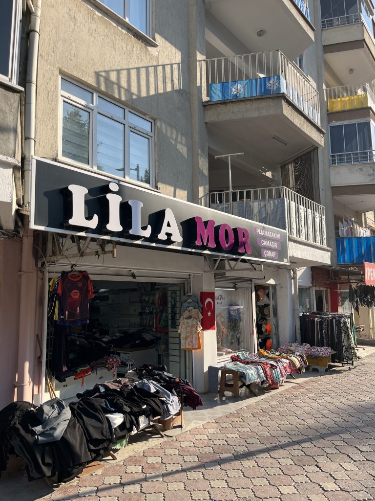 LİLA MOR GİYİM