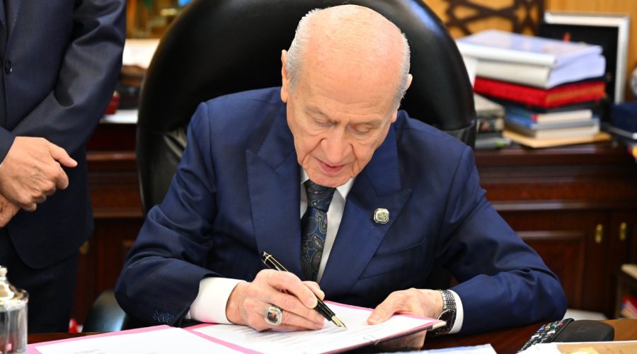 Devlet Bahçeli “çerçeve yasa” teklifine imzayı attı