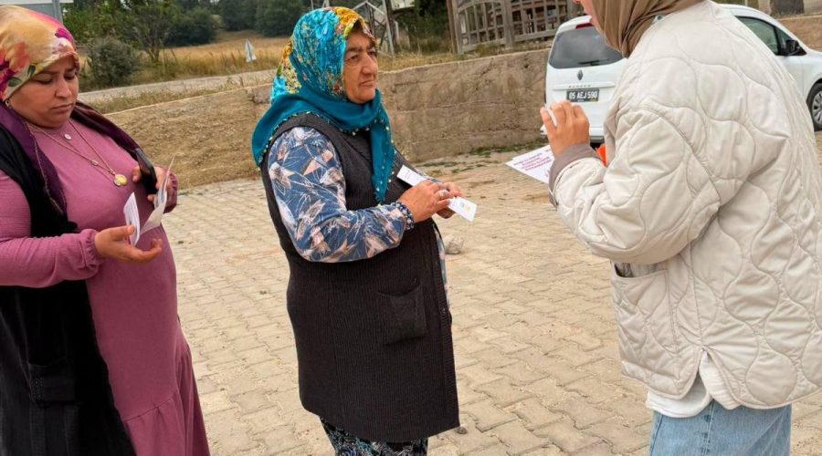 Amasya’nın Köylerinde Kene Eğitimleri Sürüyor
